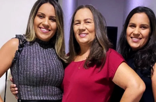 Prefeita Ana Delcides e as filhas (Foto: Reprodução) Prefeita Ana Delcides e as filhas (Foto: Reprodução)