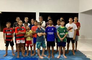 Projeto ensina jiu-jitsu a crianças (Foto: Reprodução) Projeto ensina jiu-jitsu a crianças (Foto: Reprodução)