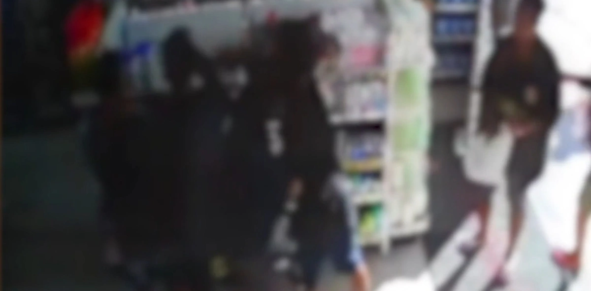 Roubo dos adolescentes em farmácia no RJ