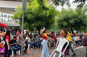 Sindicalistas do SINDSERM protestam por reajuste (Foto: Naiane Feitosa / Conecta Piauí) Sindicalistas do SINDSERM protestam por reajuste (Foto: Naiane Feitosa / Conecta Piauí)