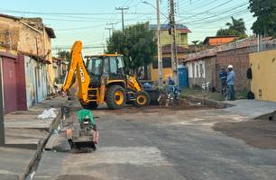 Águas de Teresina quebra rua pela terceira vez e causa transtorno na zona Sul (Foto: Tiago Moura / Conecta Piauí) Águas de Teresina quebra rua pela terceira vez e causa transtorno na zona Sul (Foto: Tiago Moura / Conecta Piauí)