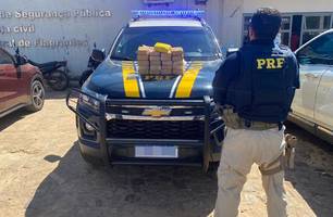 Droga encontrada dentro do tanque de combustível (Foto: Reprodução) Droga encontrada dentro do tanque de combustível (Foto: Reprodução)