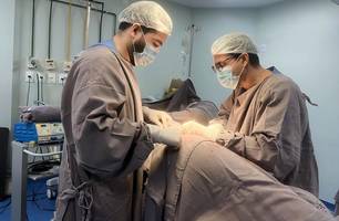 Mãe doa rim para o filho no Hospital Getúlio Vargas (Foto: Divulgação/ Sesapi)