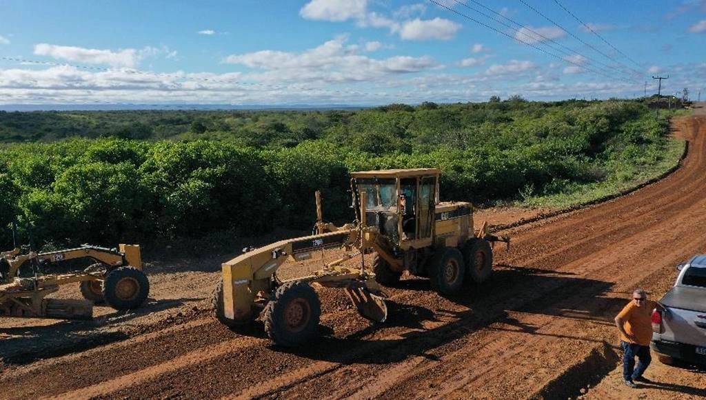 Trator em obras no Piauí