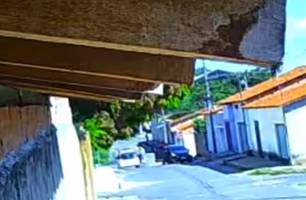 Vídeo flagra criminosos realizando arrastão na zona Sul de Teresina (Foto: Reprodução) Vídeo flagra criminosos realizando arrastão na zona Sul de Teresina (Foto: Reprodução)