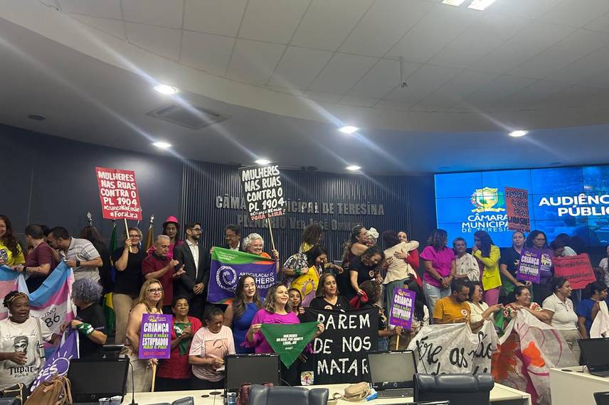 Câmara realiza audiência pública contra o PL do estupro Câmara realiza audiência pública contra o PL do estupro