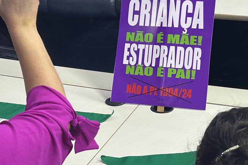 Câmara realiza audiência pública contra o PL do estupro Câmara realiza audiência pública contra o PL do estupro