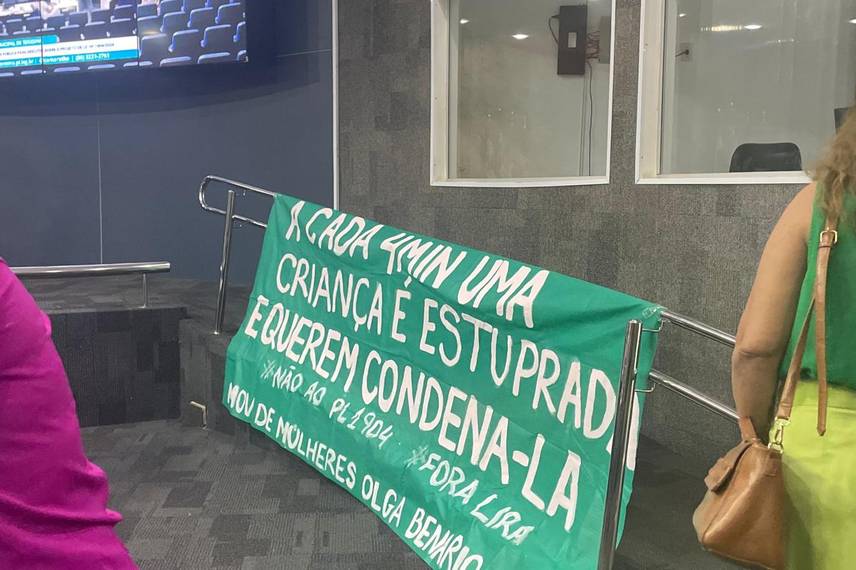 Câmara realiza audiência pública contra o PL do estupro Câmara realiza audiência pública contra o PL do estupro