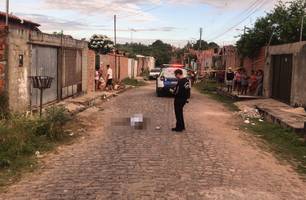 Homem é assassinado no bairro Árvores Verdes, zona Leste de Teresina (Foto: Reprodução) Homem é assassinado no bairro Árvores Verdes, zona Leste de Teresina (Foto: Reprodução)