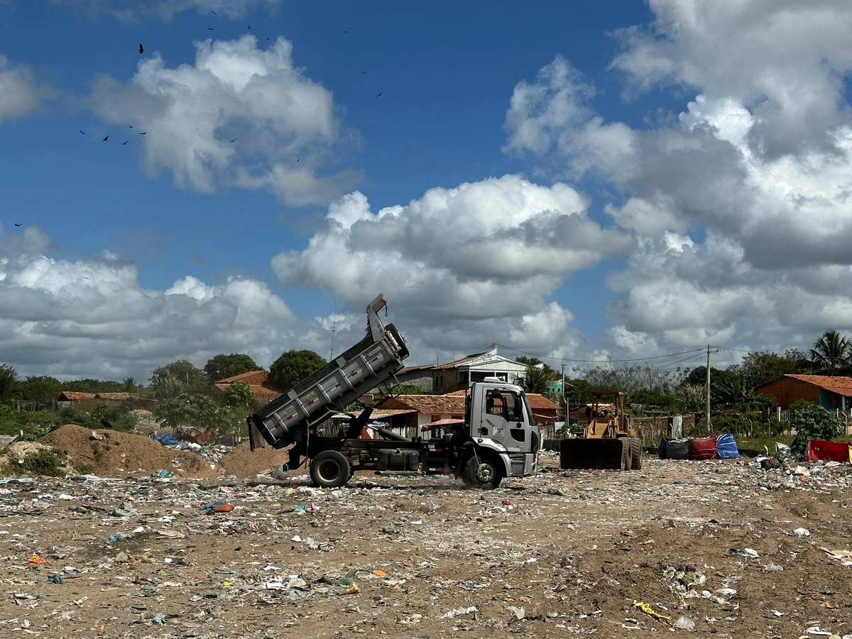Moradores de Parnaíba reclamam de mal cheiro em lixão há mais de 10 décadas