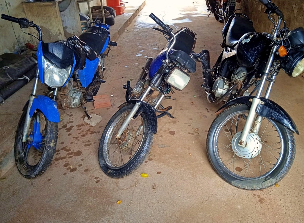 Motos com numeração raspada e sem placa são apreendidas pela Polícia Militar