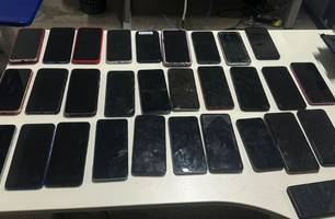 Celulares recuperados pela polícia (Foto: Reprodução) Celulares recuperados pela polícia (Foto: Reprodução)