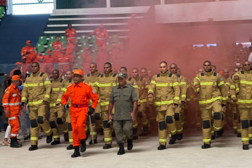Corpo de Bombeiros do Piauí celebra 80 anos e nomeia 205 novos soldados Corpo de Bombeiros do Piauí celebra 80 anos e nomeia 205 novos soldados