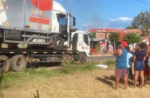 Homem morre eletrocutado ao levantar fios para passagem de caminhão em Timon (Foto: Reprodução)