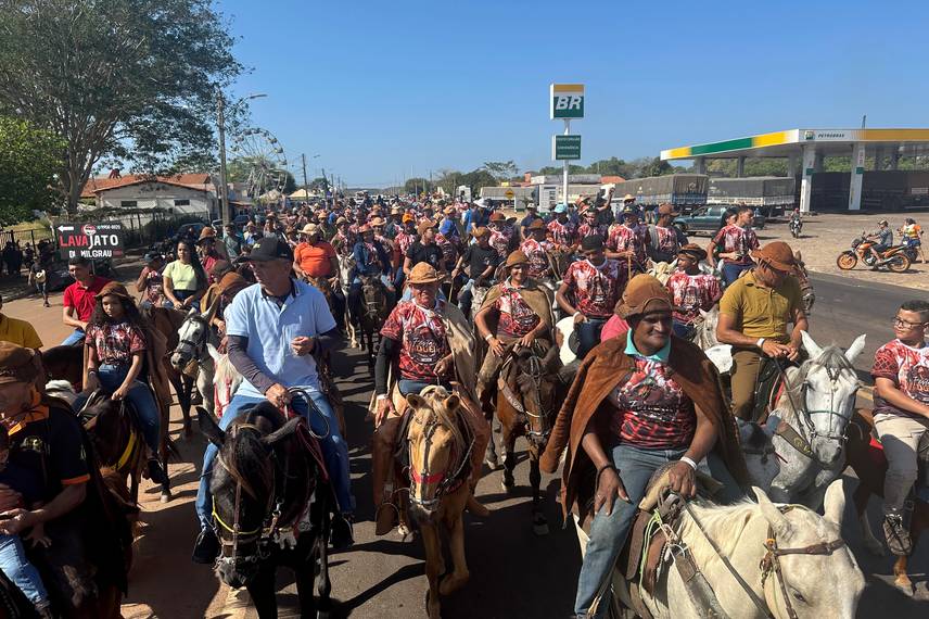 Recheada de fé e shows, Demerval Lobão comemora tradicional Festa do Vaqueiro Recheada de fé e shows, Demerval Lobão comemora tradicional Festa do Vaqueiro