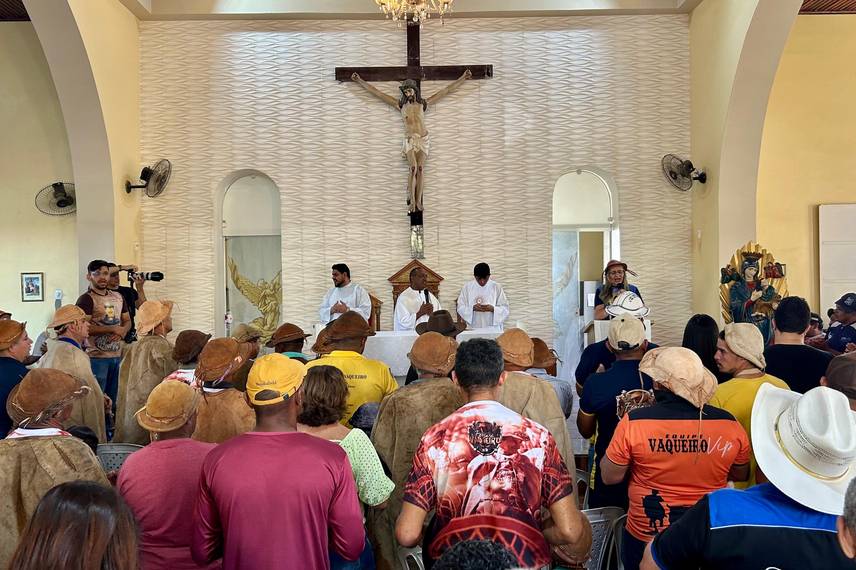 Recheada de fé e shows, Demerval Lobão comemora tradicional Festa do Vaqueiro Recheada de fé e shows, Demerval Lobão comemora tradicional Festa do Vaqueiro