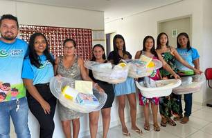 Secretaria da Assistência Social de Pimenteiras entrega kits para as gestantes (Foto: Reprodução) Secretaria da Assistência Social de Pimenteiras entrega kits para as gestantes (Foto: Reprodução)