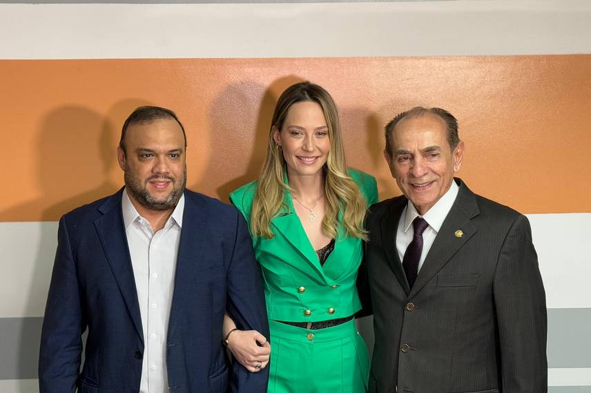 Vanessa Tapety assume cadeira na Assembleia Legislativa do Piauí Vanessa Tapety assume cadeira na Assembleia Legislativa do Piauí