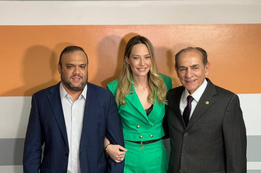 Vanessa Tapety assume cadeira na Assembleia Legislativa do Piauí Vanessa Tapety assume cadeira na Assembleia Legislativa do Piauí