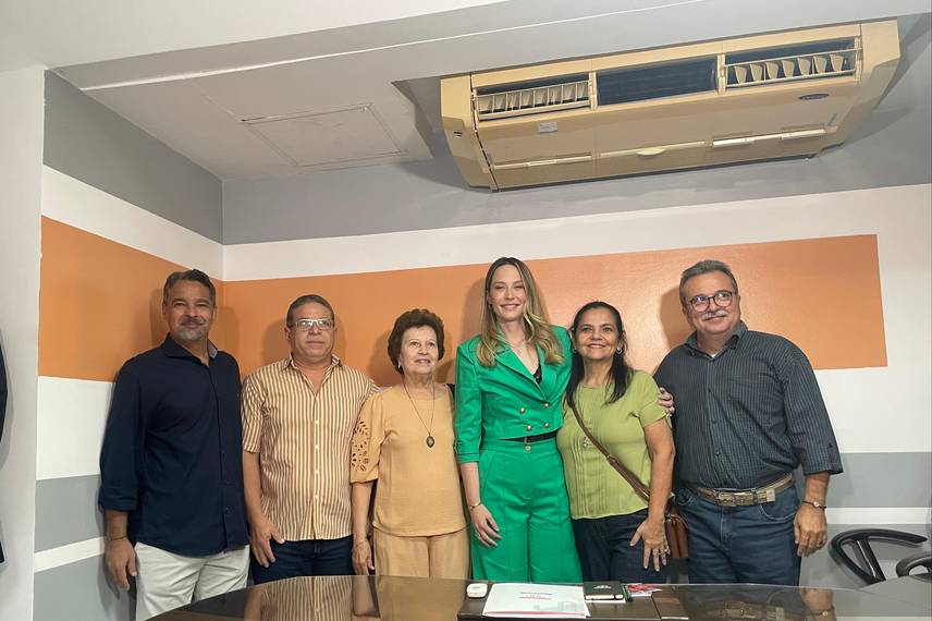 Vanessa Tapety assume cadeira na Assembleia Legislativa do Piauí Vanessa Tapety assume cadeira na Assembleia Legislativa do Piauí