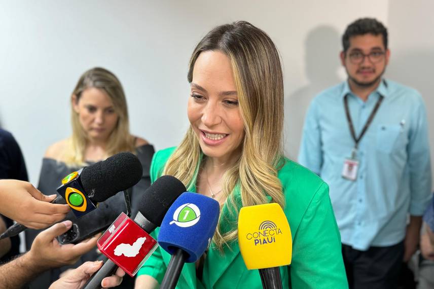 Vanessa Tapety assume cadeira na Assembleia Legislativa do Piauí Vanessa Tapety assume cadeira na Assembleia Legislativa do Piauí