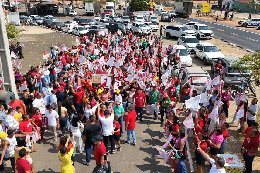 Ao lado de Rafael Fonteles, Camila Barbosa realiza bandeiraço em Lagoa do Piauí Ao lado de Rafael Fonteles, Camila Barbosa realiza bandeiraço em Lagoa do Piauí