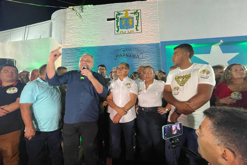 Dr. Hélio realiza inauguração de comitê de campanha em Parnaíba Dr. Hélio realiza inauguração de comitê de campanha em Parnaíba