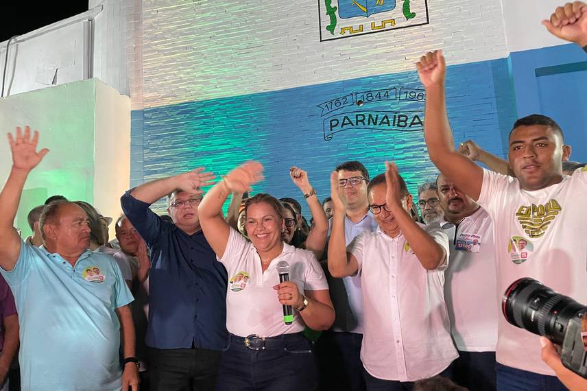 Dr. Hélio realiza inauguração de comitê de campanha em Parnaíba Dr. Hélio realiza inauguração de comitê de campanha em Parnaíba
