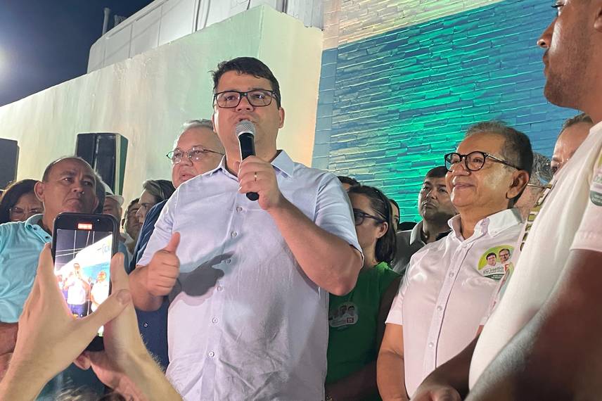 Dr. Hélio realiza inauguração de comitê de campanha em Parnaíba Dr. Hélio realiza inauguração de comitê de campanha em Parnaíba