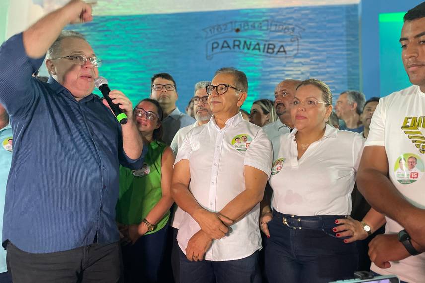Dr. Hélio realiza inauguração de comitê de campanha em Parnaíba Dr. Hélio realiza inauguração de comitê de campanha em Parnaíba