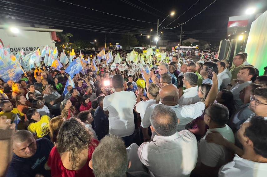 Dr. Hélio realiza inauguração de comitê de campanha em Parnaíba Dr. Hélio realiza inauguração de comitê de campanha em Parnaíba