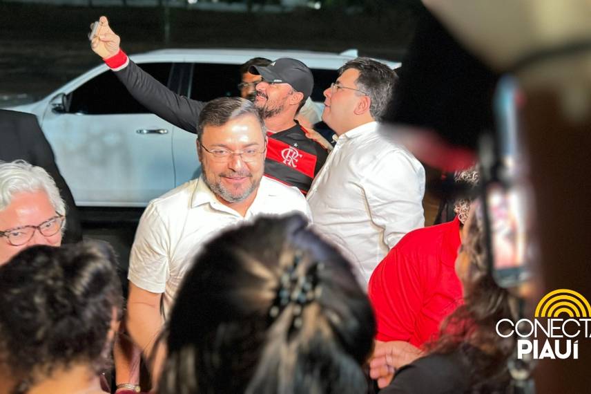 Fábio Novo reúne 10 mil carros no Madrugadão do Novo Fábio Novo reúne 10 mil carros no Madrugadão do Novo