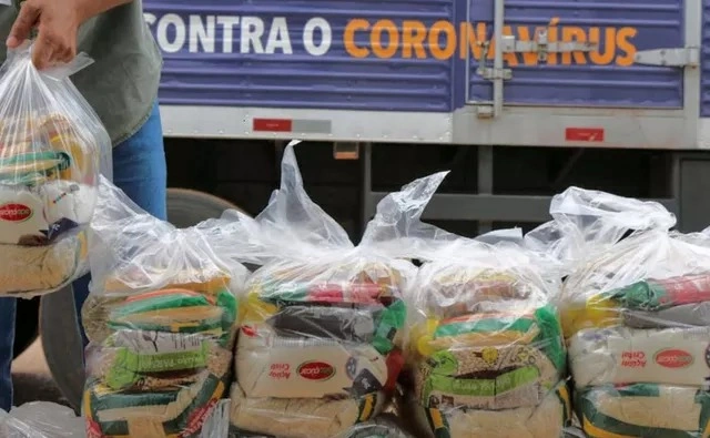 Governador de Tocantins é alvo da PF sobre desvio em cestas básicas na pandemia