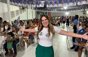 Karla Berger reúne apoiadores na região da Santa Maria da Codipi em Teresina (Foto: Gabriel Bonfim/Conecta Piauí) Karla Berger reúne apoiadores na região da Santa Maria da Codipi em Teresina (Foto: Gabriel Bonfim/Conecta Piauí)