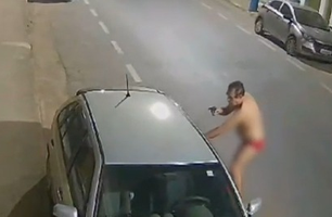 MG: armado e de cueca, homem impede o roubo do próprio carro (Foto: Reprodução)