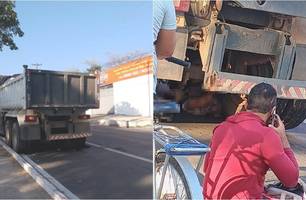 Mulher sofre grave acidente e fica presa entre rodas de caminhão em Teresina (Foto: Reprodução) Mulher sofre grave acidente e fica presa entre rodas de caminhão em Teresina (Foto: Reprodução)