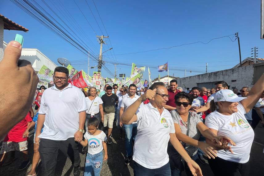 Parnaíba: Dr. Hélio inicia campanha eleitoral com multidão em bandeiraço Parnaíba: Dr. Hélio inicia campanha eleitoral com multidão em bandeiraço