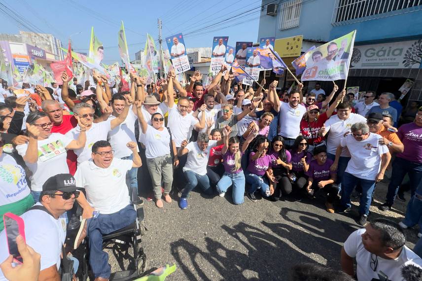 Parnaíba: Dr. Hélio inicia campanha eleitoral com multidão em bandeiraço Parnaíba: Dr. Hélio inicia campanha eleitoral com multidão em bandeiraço