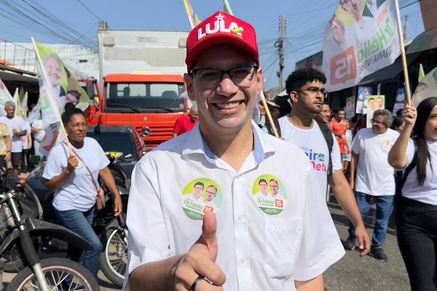 Parnaíba: Dr. Hélio inicia campanha eleitoral com multidão em bandeiraço Parnaíba: Dr. Hélio inicia campanha eleitoral com multidão em bandeiraço
