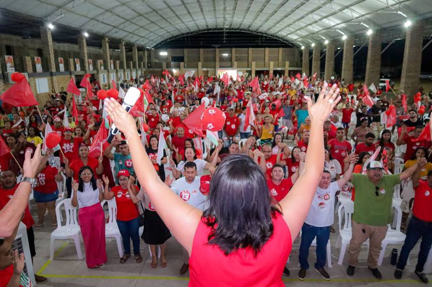Camila Barbosa reúne mais de 800 pessoas em encontro de lideranças em Lagoa do PI Camila Barbosa reúne mais de 800 pessoas em encontro de lideranças em Lagoa do PI