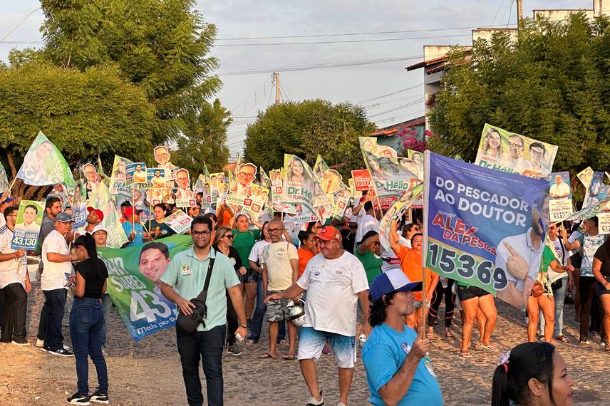 ‘Caminhada do 15’ reúne centenas de pessoas em Parnaíba nessa quarta ‘Caminhada do 15’ reúne centenas de pessoas em Parnaíba nessa quarta