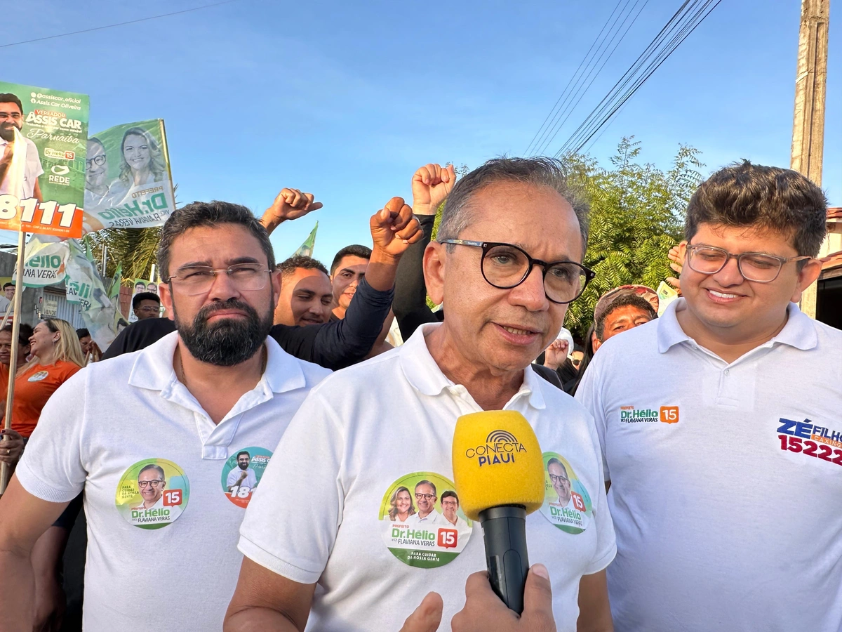Candidato Dr. Hélio realiza caminhada no bairro Simplício Dias, em Parnaíba