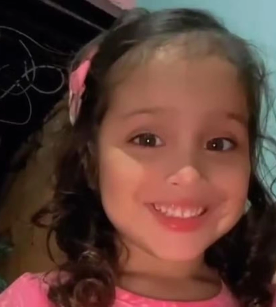 Criança morre após ser atingida por reboque de moto