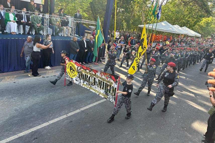 Desfile de 7 de Setembro reúne autoridades e grande público em Teresina Desfile de 7 de Setembro reúne autoridades e grande público em Teresina