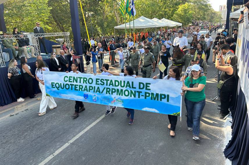 Desfile de 7 de Setembro reúne autoridades e grande público em Teresina Desfile de 7 de Setembro reúne autoridades e grande público em Teresina