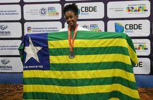 Estudante piauiense garante prata no karatê durante os Jogos Escolares em Recife (Foto: Reprodução)