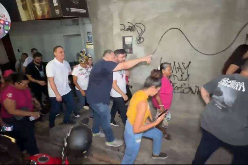 Fábio Novo realiza caminhada no bairro São João Fábio Novo realiza caminhada no bairro São João