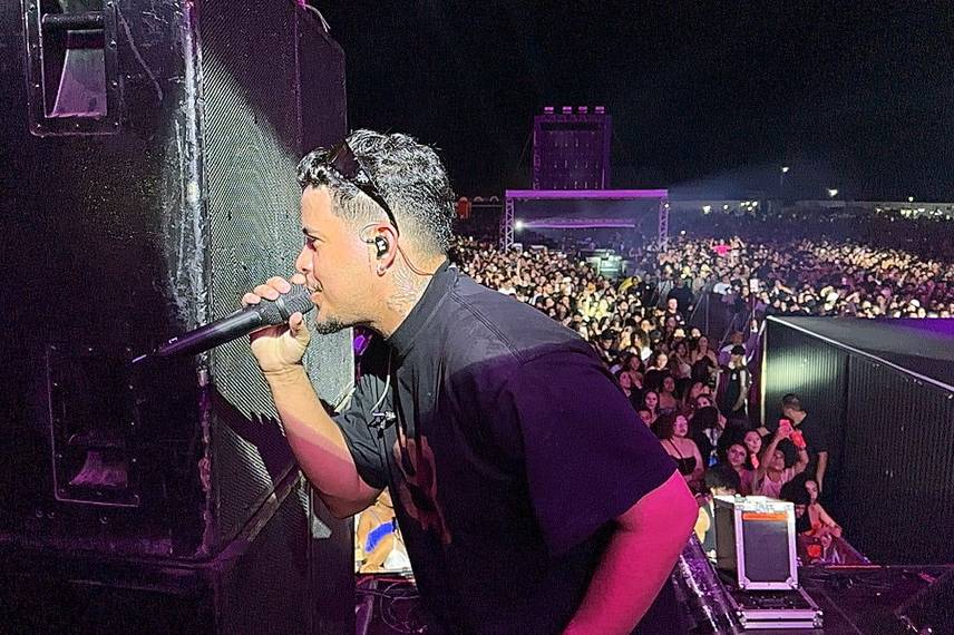 Felipe Amorim agita mais de 30 mil fãs no 2º dia de Festival de Verão em Parnaíba Felipe Amorim agita mais de 30 mil fãs no 2º dia de Festival de Verão em Parnaíba