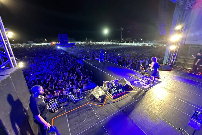 Felipe Amorim agita mais de 30 mil fãs no 2º dia de Festival de Verão em Parnaíba Felipe Amorim agita mais de 30 mil fãs no 2º dia de Festival de Verão em Parnaíba