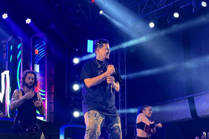 Felipe Amorim agita mais de 30 mil fãs no 2º dia de Festival de Verão em Parnaíba Felipe Amorim agita mais de 30 mil fãs no 2º dia de Festival de Verão em Parnaíba